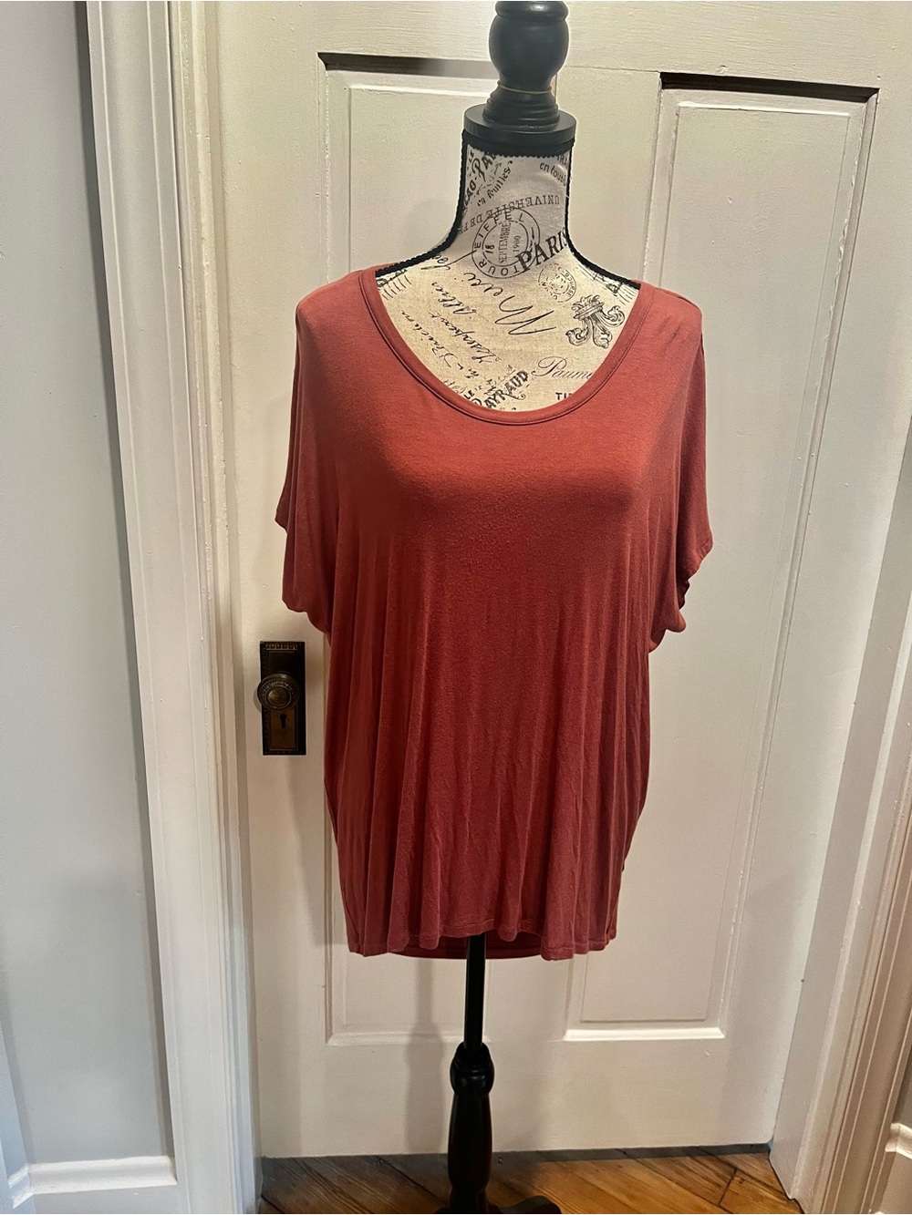 Maurices Scoop Neck Short Sleeve Top in Rust